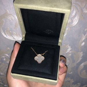 real gold van cleef clover necklace fake