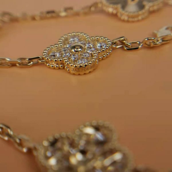 Fake Van cleef arpels Vintage Alhambra long necklace, 20 motifs, Yellow gold, Diamond